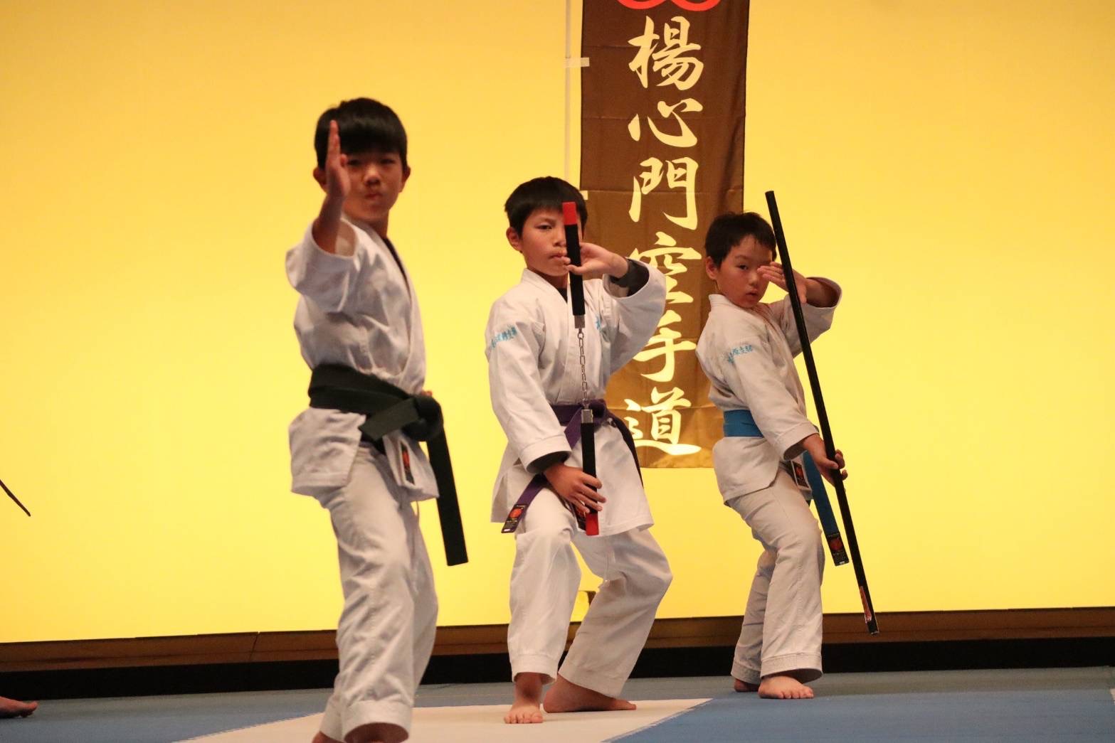 子供たちの棒術演武