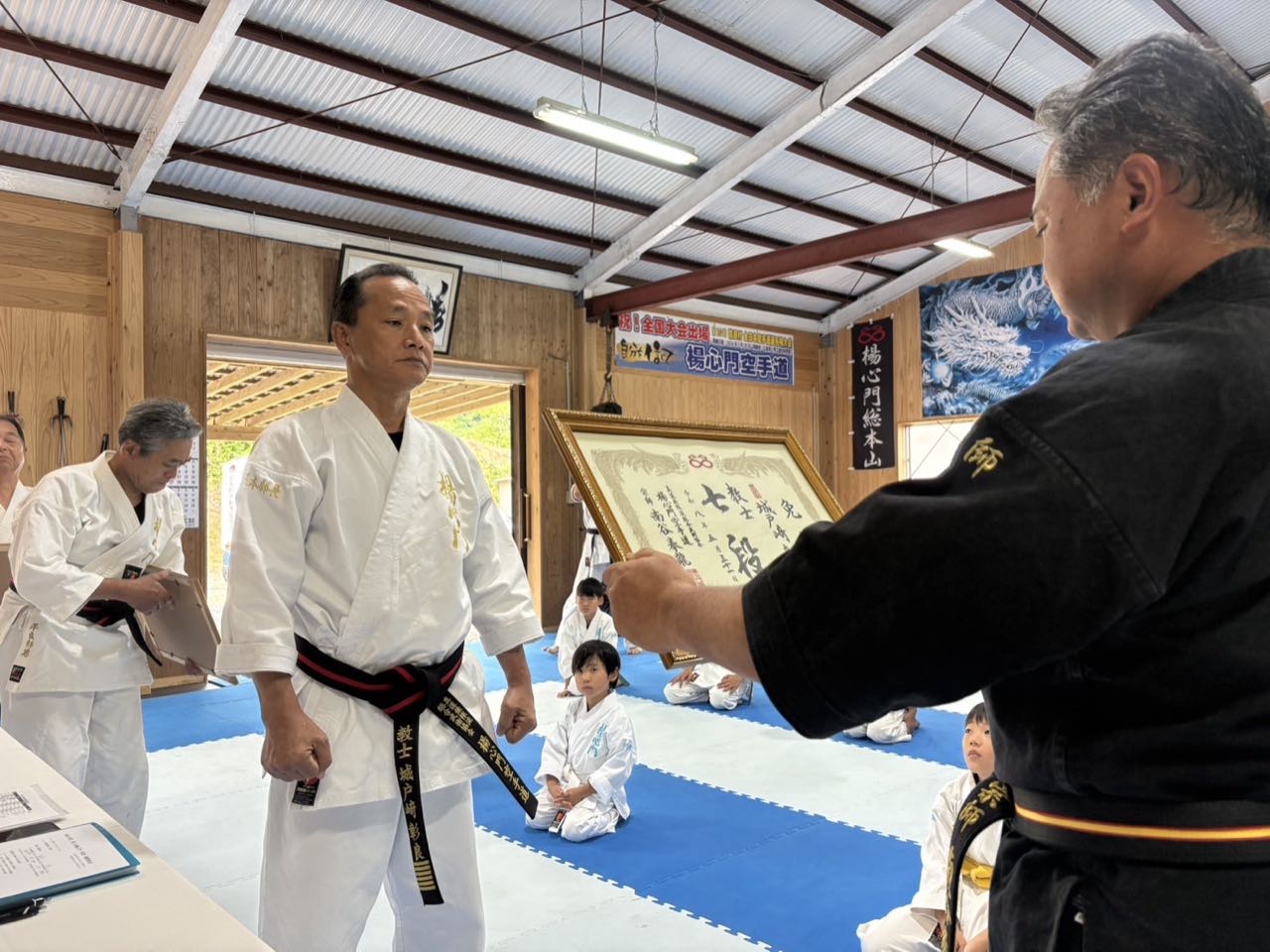 七段教士の証書を授与される城戸﨑彰良本部長